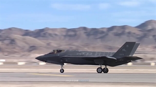 پرواز و فرود جنگنده F-35