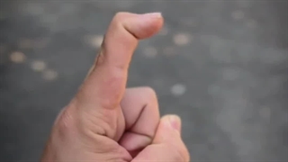 فقط کسایی میتونن این کارو کنن که...  انعطاف پذیری مفصلیِ بالایی داشته باشن،‌ و تعدادشون هم زیر 3 درصده✌