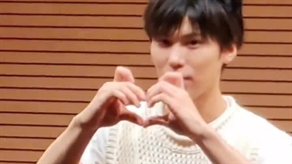 مدیر عامل پارک درحال ربودن قلب های فن ها