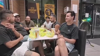 کی بیشتر میونه بخوره؟؟ (هاوش کریمی)