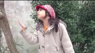 یازخوانی ترانه ای از "فرهاد" توسط یک نوجوان ایرانی