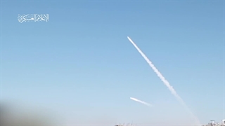 گردانهای قسام با دو فروند موشک m90 تل آویو را هدف قرار دادند - طوفان الاقصی