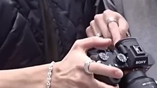 انقدر حواسمون به دست های تهیونگ بود که...