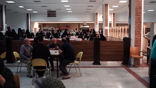 موکب خادمیاران کرمانشاه پای کار خدمت رسانی به زوار اربعین حسینی