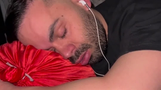 وقتی هندزفری تو گوشته و داری آهنگ گوش میدی وخواب ترسناک میبینی ..