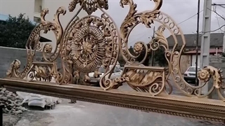 نصب تاج درب فرفورژه در رامسر