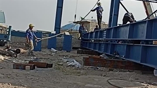 لحظاتی از نصب سازه فلزی در سرعین  را ببینید