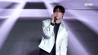 اجرا آهنگ Dive سانها در شوکیس مطبوعاتی آلبوم Dusk