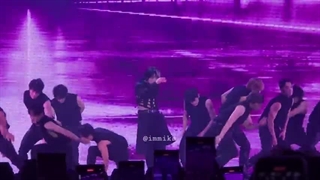 اجرای سولو استیج آی ان در یکی از کنسرت های جدید استری کیدز ( درخواستی )