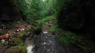 آبشار زمرد،همچون نگینی در دل جنگل