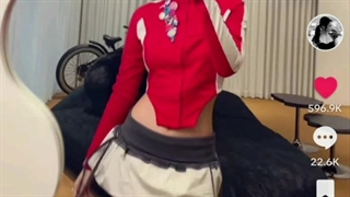 پیج LLOUD تیک تاک جنی رو ریپست کرده و رزالیا هم براش کامنت گذاشته