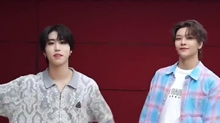 چالش دنس chk chk boom با هان از استری کیدز و Xinlong شین لانگ عضو boy story