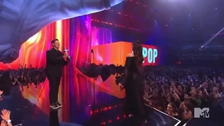 جایزه ی بهترین خواننده ی کی پاپ  به لیسا داده شد گلیلیییی