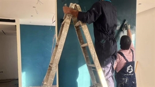 اجرای میکروسمنت برای دیوار و کف محیط اداری