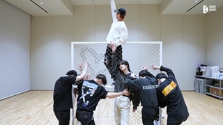  پرکتیس فستیوال 2022 Weverse Con ‘Intro’ گروه تی اکس تی (TXT)