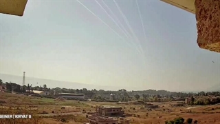 غرش موشک های حزب الله لبنان بر فراز شهرهای اشغالی فلسطین - طوفان الاقصی