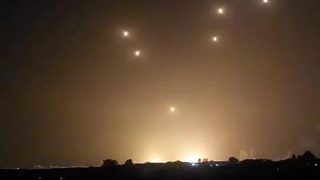 ویدیویی دیگر از برخورد موجی از موشک های بالستیک ایرانی به خاک اسرائیل