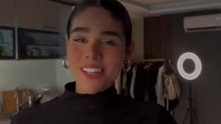 آهنگ باکاراشون روانیت میکنن میپرسن چرا با صدای سارن