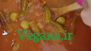 طرز تهیه خورشت گیاهی با بامیه از وگانا