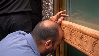 حضور مجروحین پیجرهای حزب الله لبنان - آسیب دیده چشم و دست توسط موساد در حرم مطهر رضوی