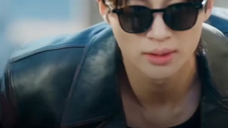 نیمه‌سم‌آوردم::بااون‌تیپ‌و‌هیکل‌مردونه~بیل‌چی‌میگه:خنده: