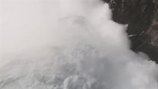 آهنگ نوستالژی عشقمو در نیار حالمو بدتر نکن