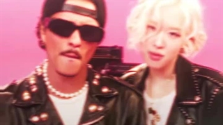 واقعا از همکاری رزی و برونو مارس لذت بردم. خیلیی آهنگ خوب و قفلی بود.