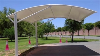 زیباترین سقف های برقی و ثابت پارکینگ حیاط کافه