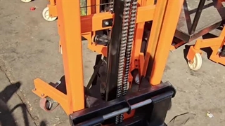 استاکر دستی 3 تن چرخ ترمز دار 09121482996 توری محافظ دار آسیا یدک تولید کننده انواع لیفتراک دستی سفارشی