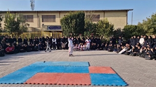 اجرای تیم دفاع شخصی در هنرستان حاج محمود فرد قاسمی به مدیریت سرکار خانم شیرزاد