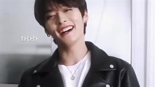 ممنون که عضوی از STRAY KIDS شدی ♡ یک هیونگ قوی و مهربون برای اعضا ♡ یک دوست برای STAY ♡ تولد لینویی مبارک ♡ 25 اکتبر1998♡