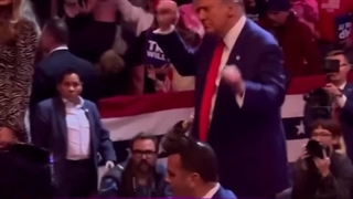 رقص ترامپ در گردهمایی نیویورک