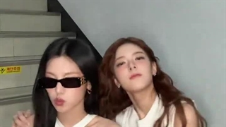 چالش لیا و یجی از ایتزی با آهنگ APY رزی