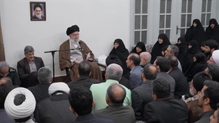 دیدار مسئولان ۱۵ هزار شهید کنگره استان فارس با رهبر معظم انقلاب ۱۴۰۳/۰۸/۱۰