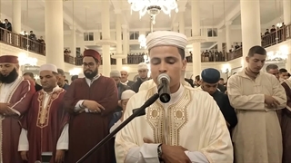 القارئ عبد العزیز سحیم  من رأس الوادی .. یتلو علینا بعض الآیات من أواخر سورتی .. آل عمران والحجر