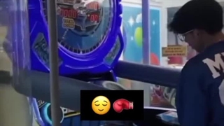 وقتی یه مرد روی دستگاه ها شهربازی هم غیرتی میشه