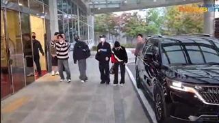 مینهو، جیسونگ، سونگمین و فلیکس در فرودگاه سئول،  برای یک کنسرت به عنوان بخشی از تور DominATE به Kaohsiung میرن (همخونه ای ها)