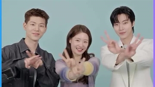 بازیه سوال و جواب بازیگران سریال خانواده انتخابی (وقتی این یوپ ساز مخالف میزنه:خنده:)