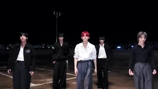 چالش Over The Moon توباتو