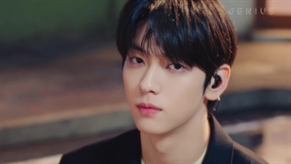 لایو پرفورمنس Over The Moon