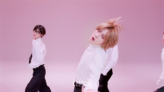 اجرای Over The Moon در استودیو چوم