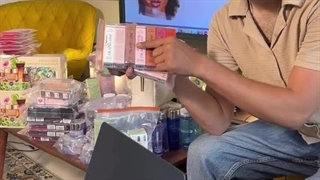 منش گالری manesh gallery lip glasToo faced injection