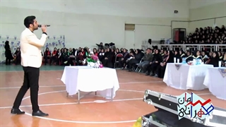 استندآپ کمدی در جشن مدرسه