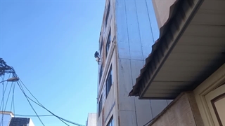 آب بندی نمای ساختمان در شمال کشور با طناب 09118437158