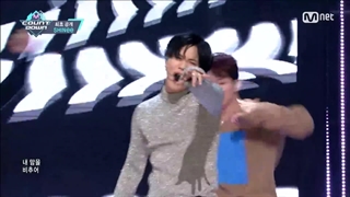 اجرای آهنگ prism از شاینی