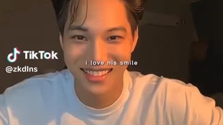 میشینم گریه میکنم، چون دوباره از دلتنگی کم اوردمـو دلم تــو میخواد:(