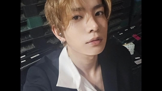 بچه هاااااا هیسونگ موهاشو رنگ کردهههههه من غششششششش:)))))جذاب بود جذاب ترم شده+ کپشن