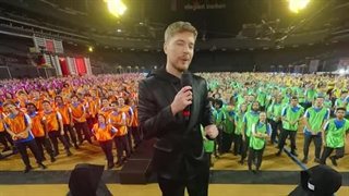 2000People Fight For $5,000,000 (BEAST GAMES)