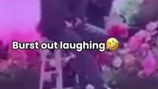 ای بابا یک اشتباه کوچیک کرد چرا بهش می خندید:خنده: