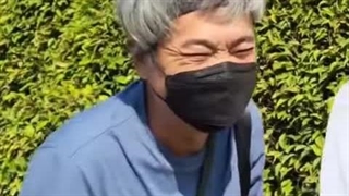 چقدر پدر جی انهایپن به پسرش افتخار میکنه......